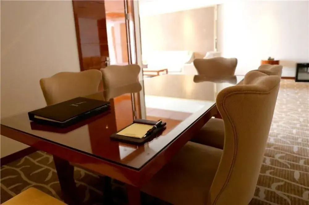 Vienna Hotel Xinyang Pingqiao Century Plaza Store