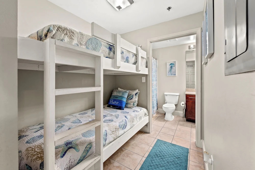 Laketown Wharf 1233 - Anchors Away
