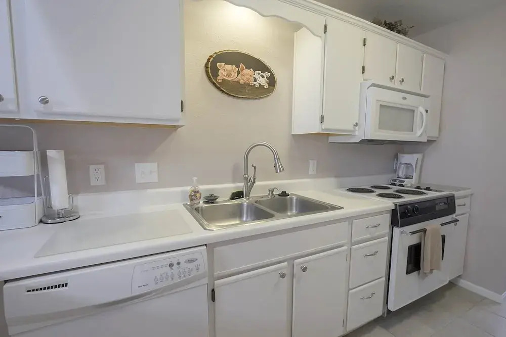 Perfectly On Pointe 3 Bedroom Condo by Redawning