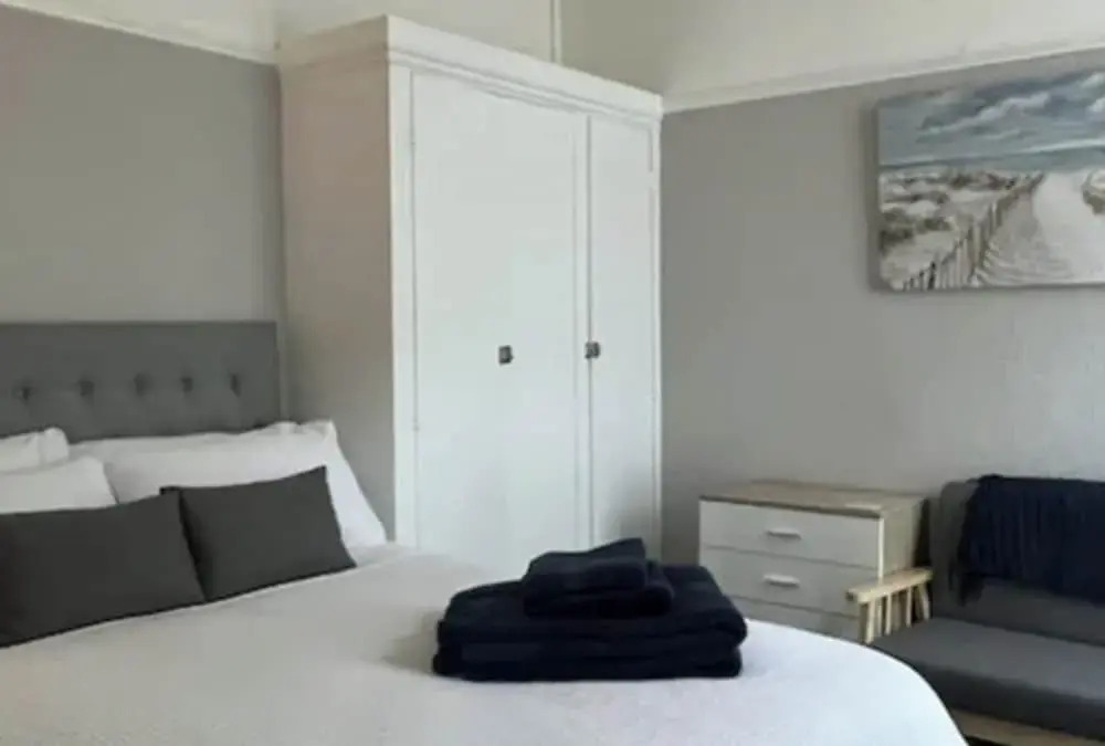 4 bed Studio in Rhyl With Parking - Close to Beach