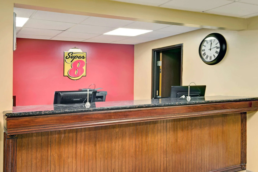 Super 8 by Wyndham Stamford/New York City Area