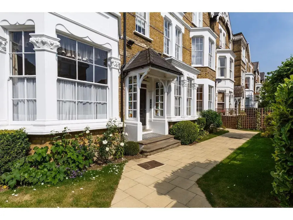 Bright, Spacious West Hampstead Flat for 4