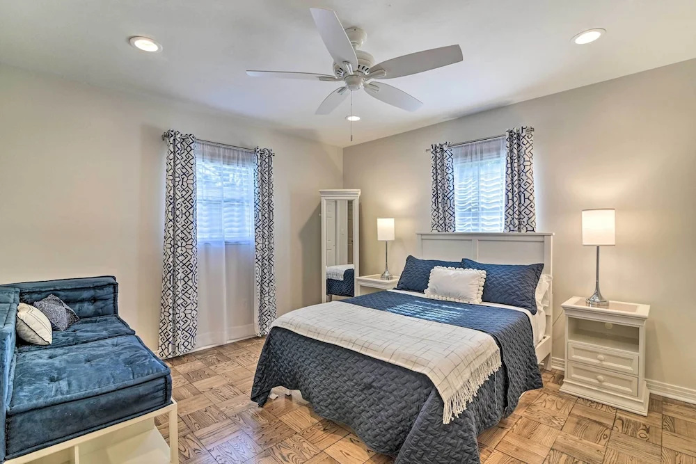 Mid-century Modern Escape in Central Lakeland!
