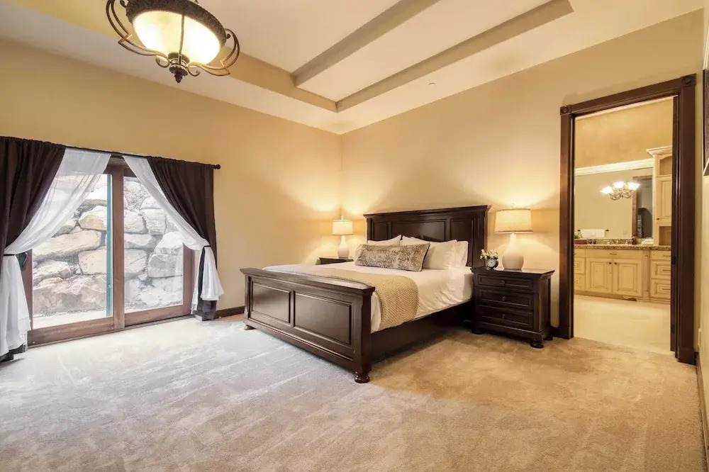 High Meadow by Avantstay Alpine Views w/ Indoor Pool, Hot Tub & Open Floor Plan