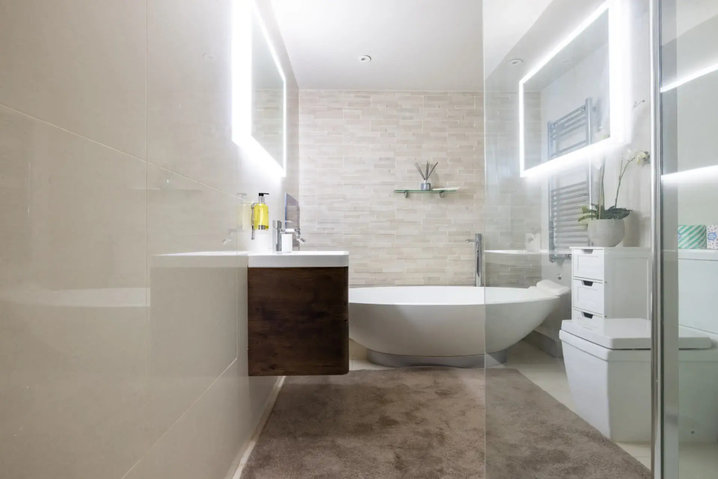 Bright South Kensington Garden Maisonette with AC and Gym Room