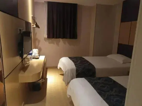 Yayue Hotel (Nanjing East Road Pedestrian Street)