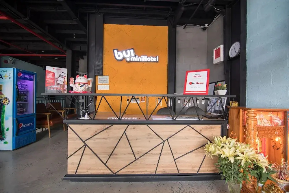 RedDoorz Plus @ Ung Van Khiem Street