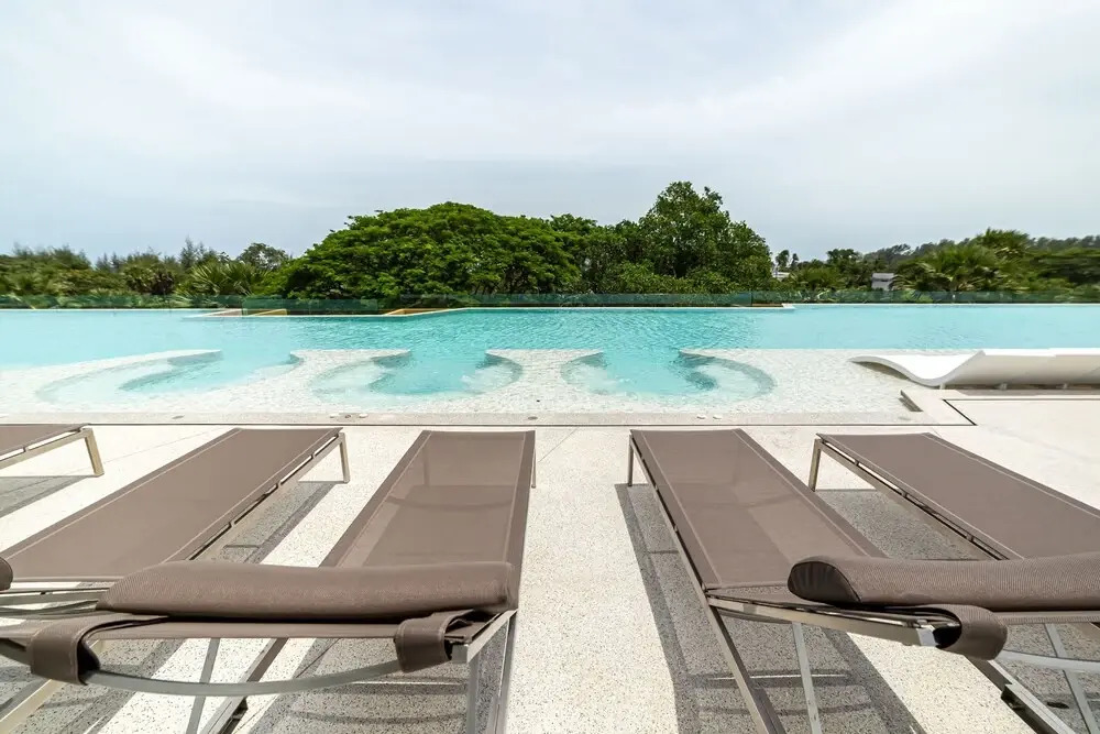 2BR Beachside 200 m to BangTao beach