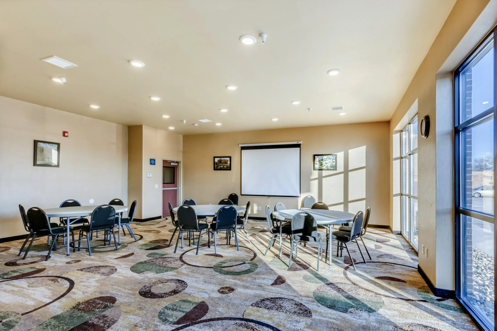 Cobblestone Inn & Suites - Waverly