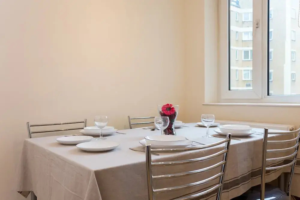 2 Bed Apartment In Kensington