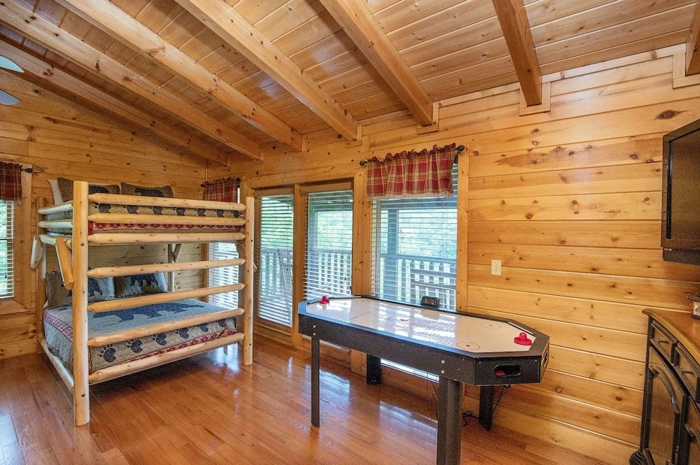 Er 244 â Black Hawk Hideaway Great Location â Close To Town! 2 Bedroom Cabin by RedAwning