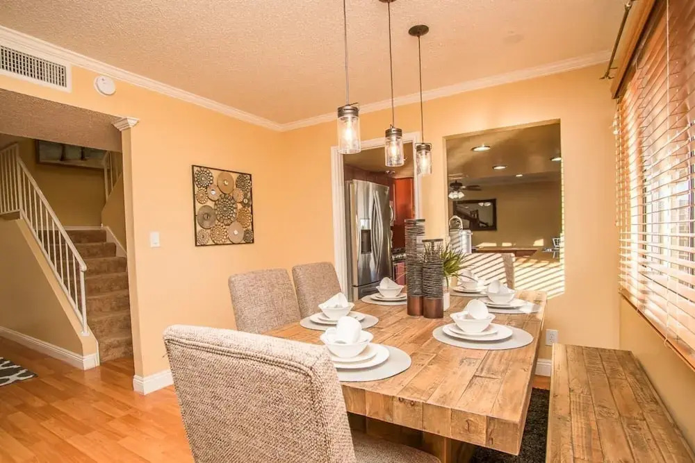 Palm Tree Paradise Luxurious 4 Bd Sleeps 16!
