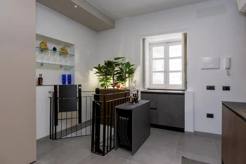 Interno 6 in Siracusa