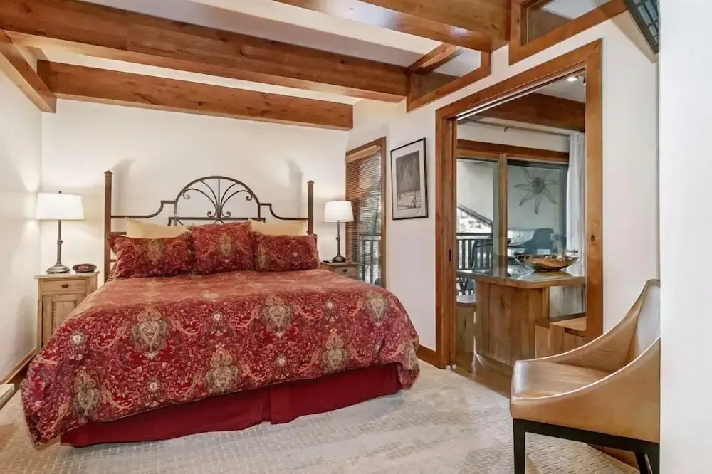 1 Bedroom Antlers Vacation Rental With Incredible Slopeside Views And Just A Short Walk To Gondola And Lionshead Village