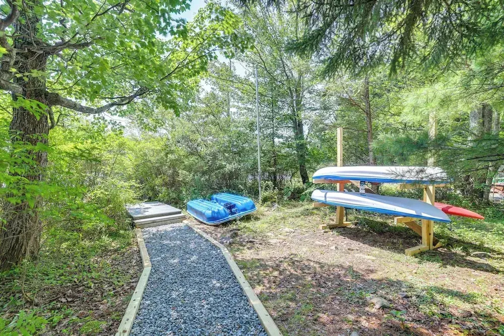 Private Hot Tub: Lakefront Poconos Home!