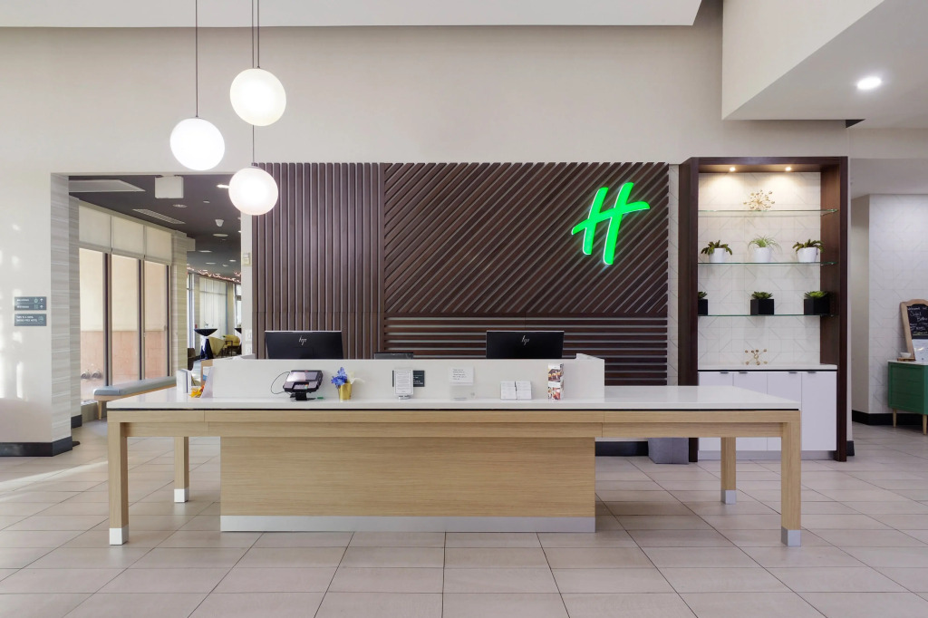 Holiday Inn & Suites Phoenix Airport by IHG