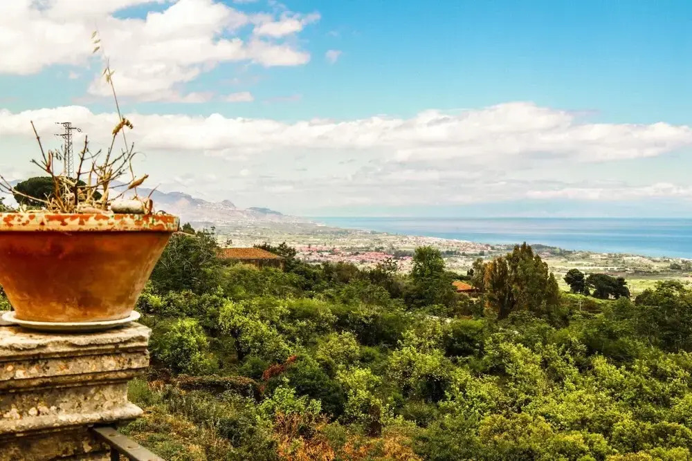 La Vecchia Torre- Beautiful Villa Surrounded by Greenery Located Between the Beautiful Etna and the