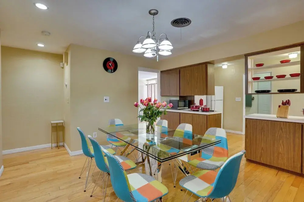Charming Mid-century House - Just Steps to Lake!
