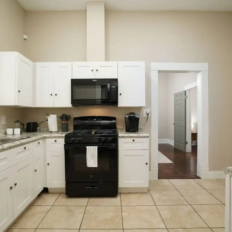 Amazing Fully Fenced Home Only 1 7 mi to Downtown