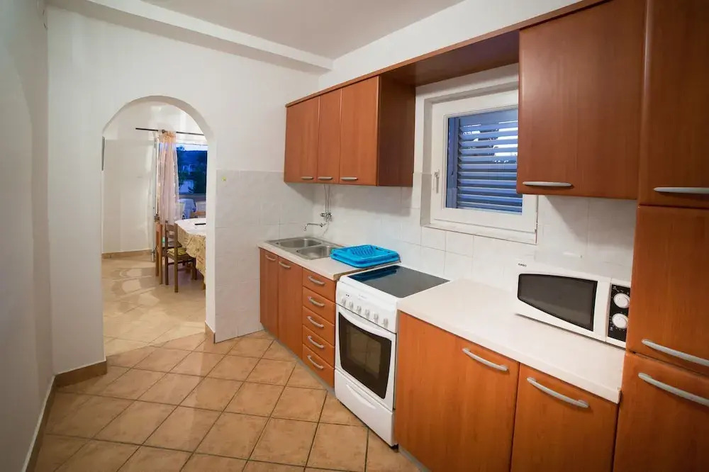 Lopar Family Residence 518