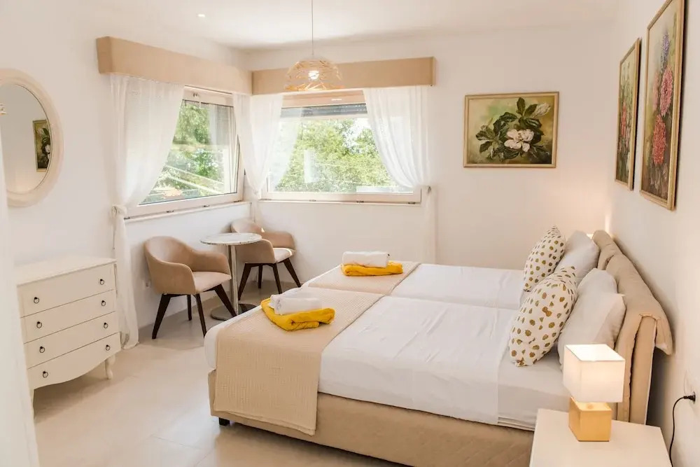 3 Bedroom 3 Bathroom Pool ,ivy House Montenegro