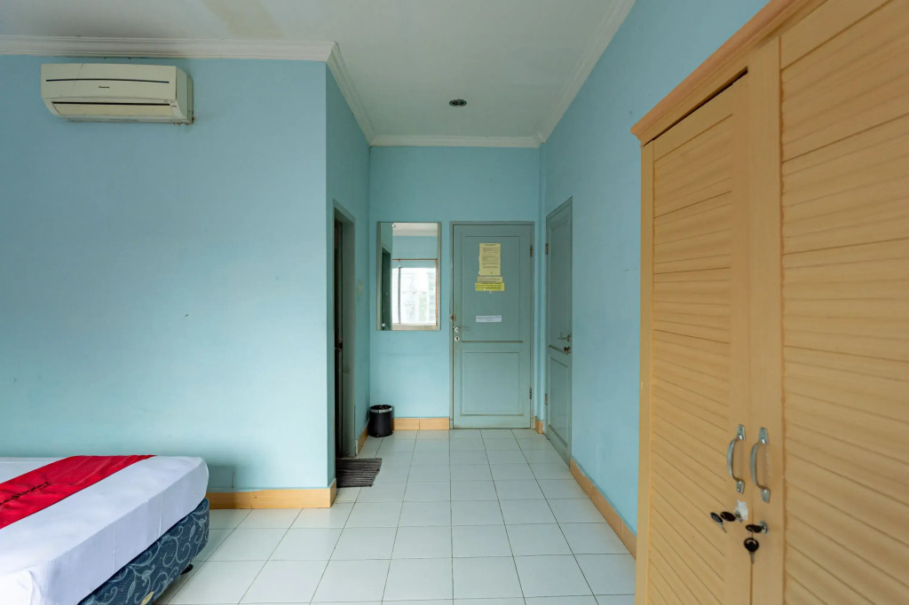 RedDoorz Plus @ Jalan Iskandar Muda Medan