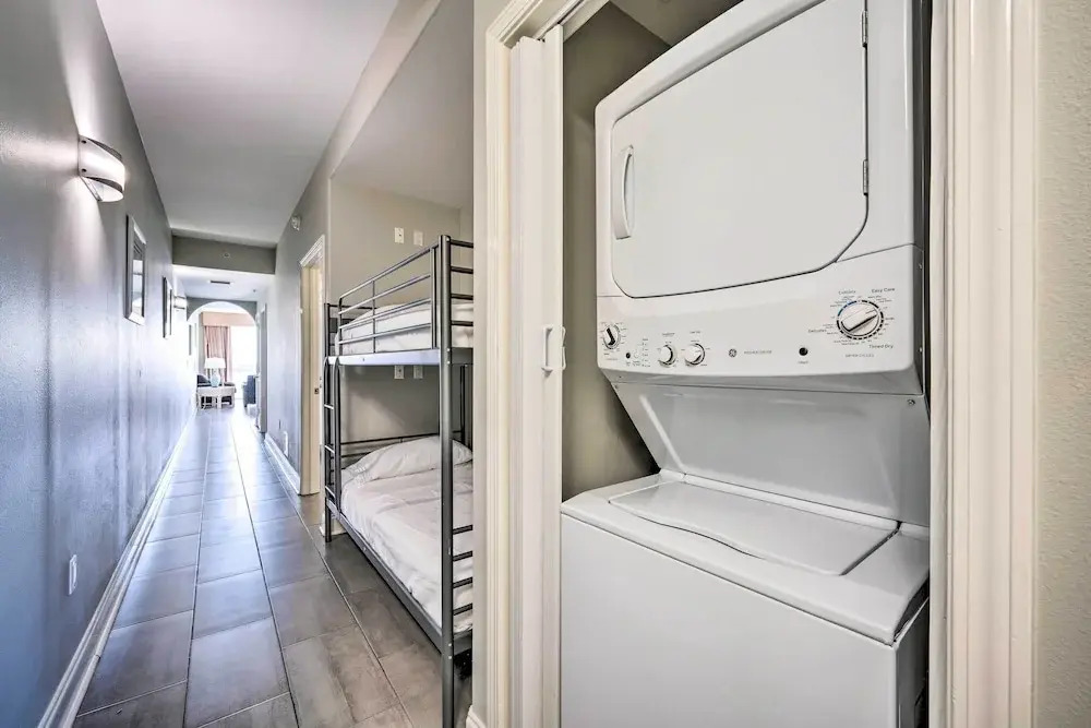 ~ 2 Mi to Disney & Universal: Orlando Resort Condo