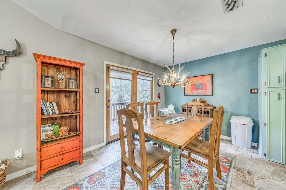 Ruidoso Mountain Home w/ 3 Decks & Grill!