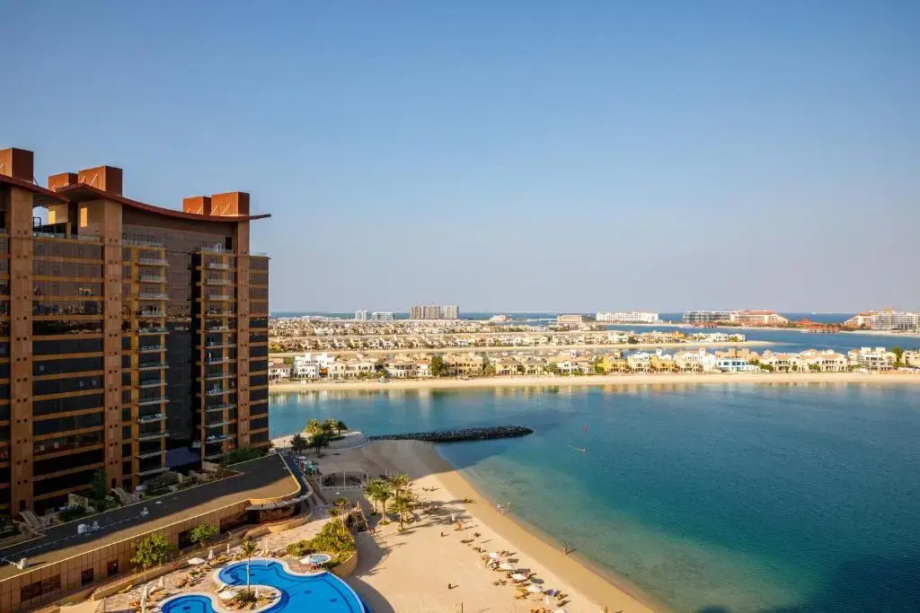 Maison Privee - Spacious Apt on Palm Jumeirah w Sea Views and Premium Facilities Access