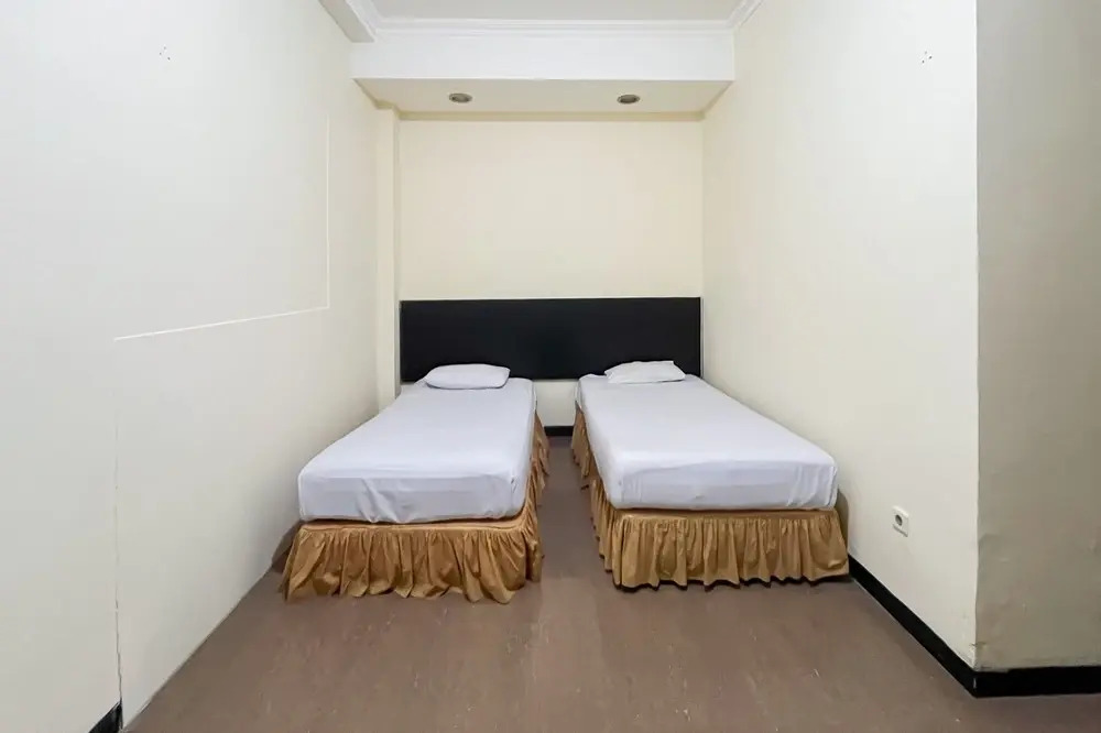 Urbanview Hotel Transit Near Bandara Sultan Hasanuddin