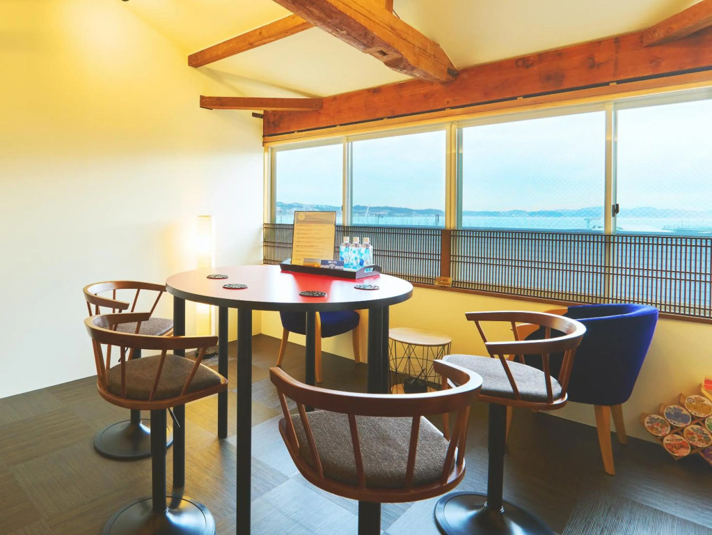 オーシャンビュー 加美屋リゾート 江ノ島,江ノ島の島内,仲見世通りから3分,海と日の出を臨む貸切の和モダン別荘