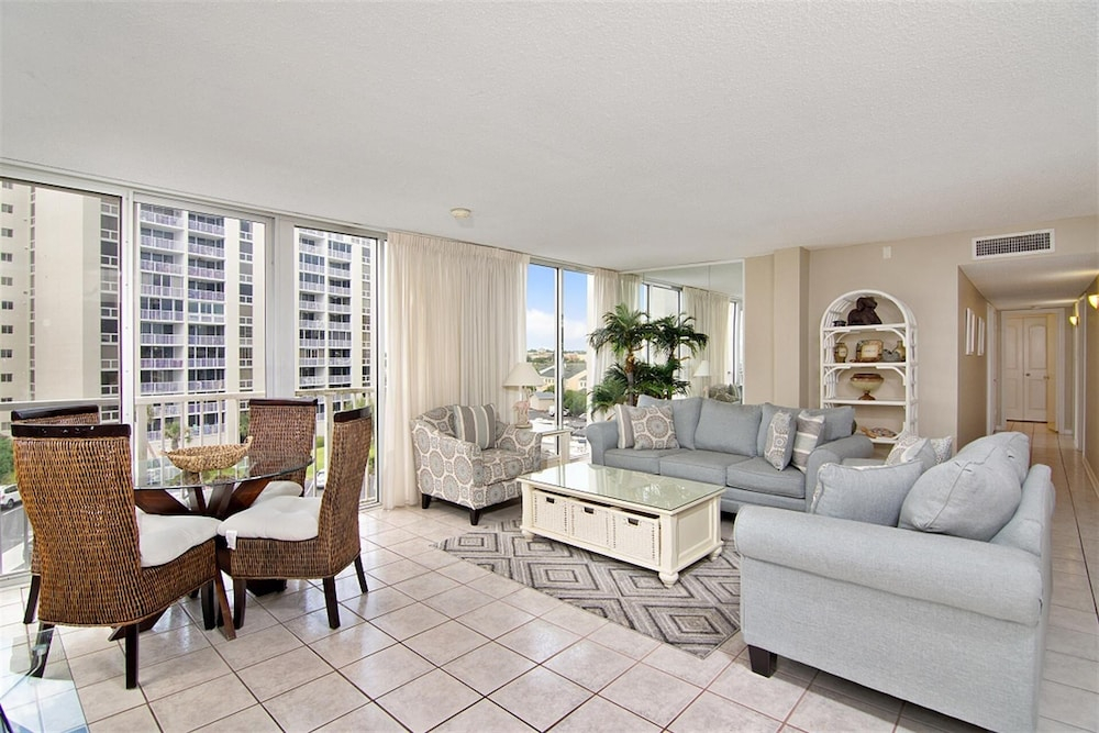 Shoreline Towers 1056 3 Bedroom Condo