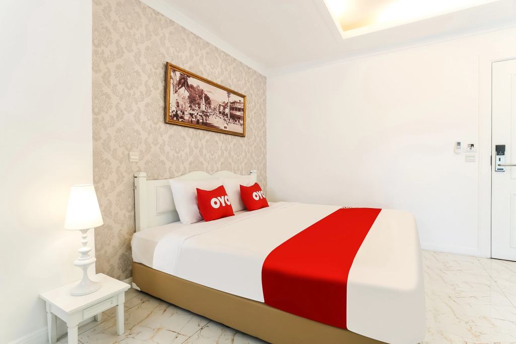 B2 Riverside Colonial Hotel