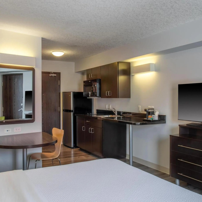 Motel 6 Airdrie