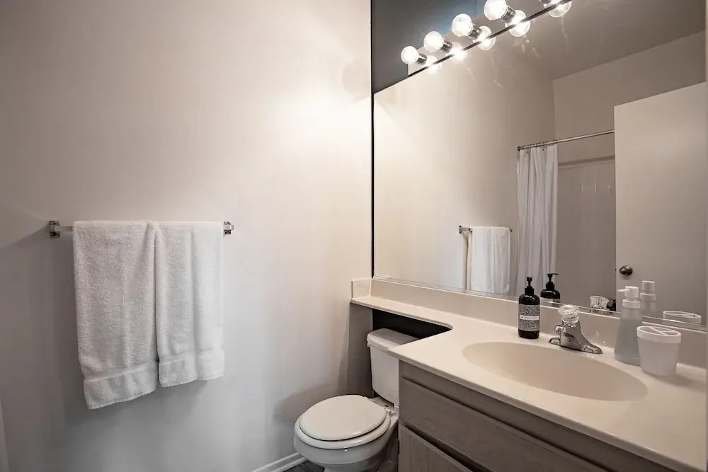 WanderJaunt - Stylish Mission Valley Apts