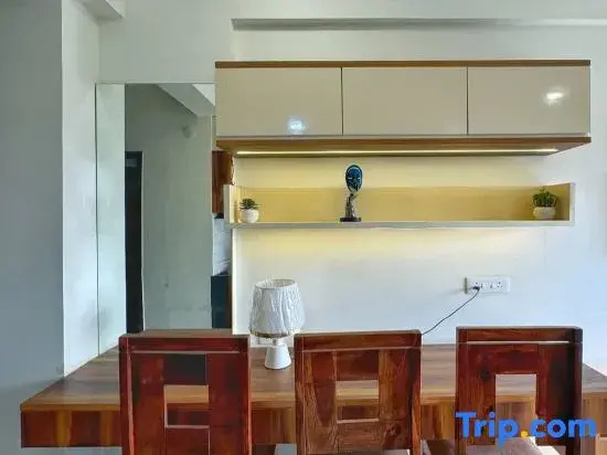 Modern Studio Near Bombay Hospital |Juliet Balcony