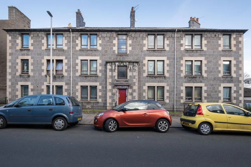 Novelty Suites - Roslin Street