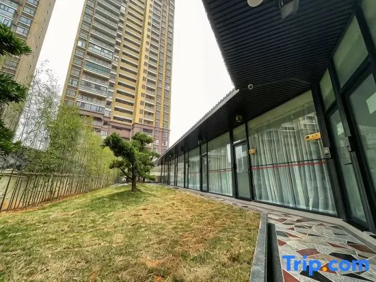 Fangfei April Hotel