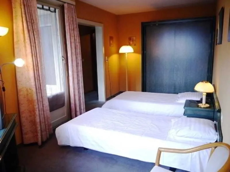 Hotel 33