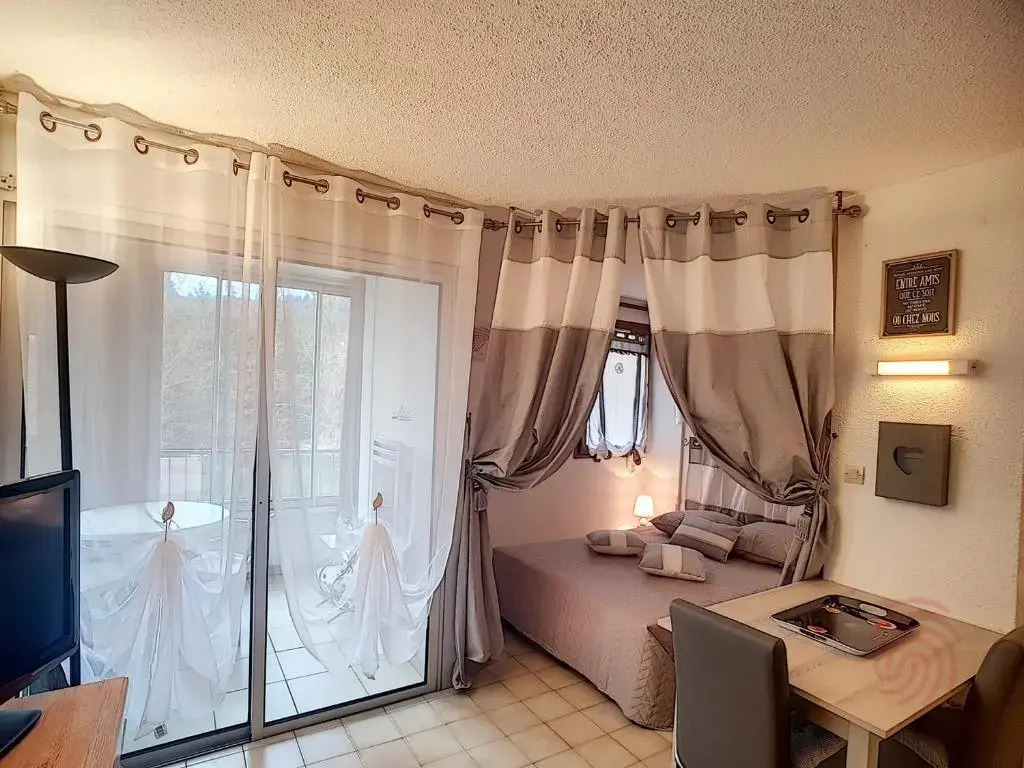 Appartement Lamalou-les-Bains, 1 pièce, 2 personnes - FR-1-451-100