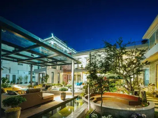 Moshang Huakai Inn