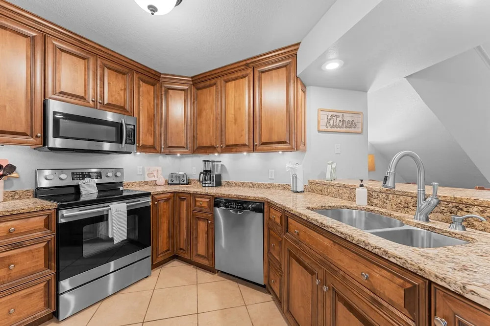 Pr66-8 4 Bedroom Condo