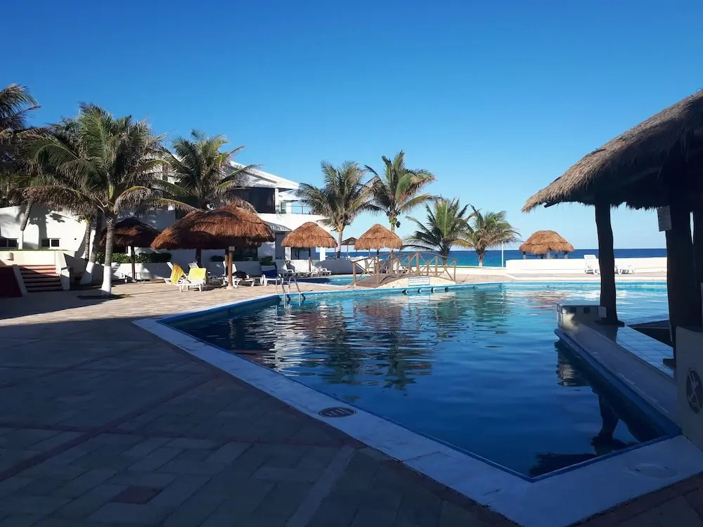 Brisas 10 Beachside Suites