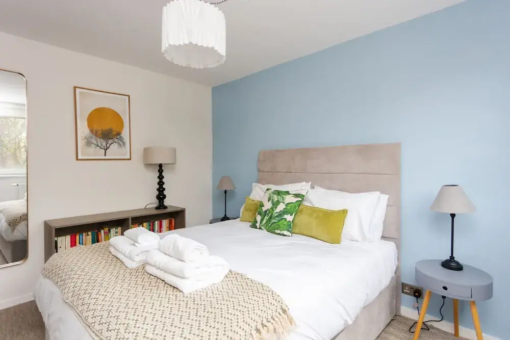 Spacious Central 3 Bedroom Apartment in Old Street