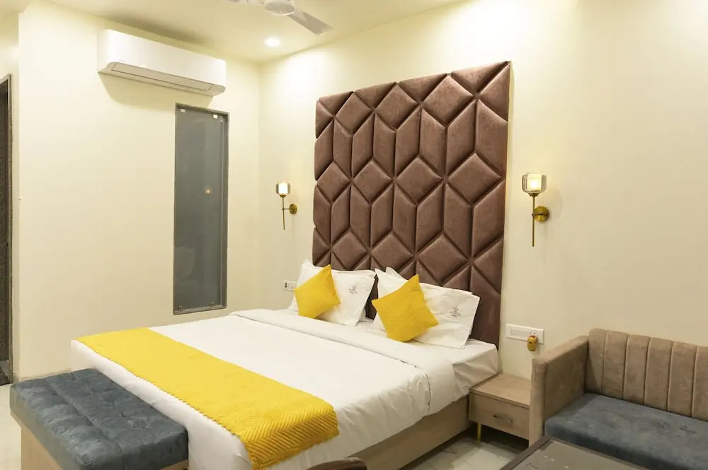 Hotel Aditya Grand - Bhopal