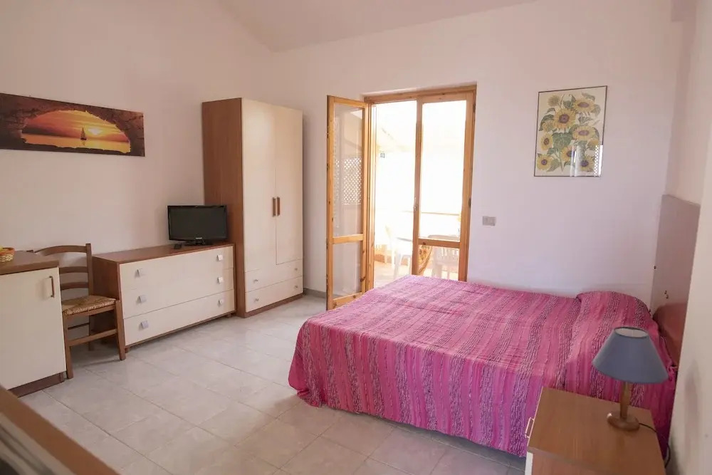 Case Vacanza Renella 3 Beds Balcony, Wifi, Self-catering, 200mt From the sea