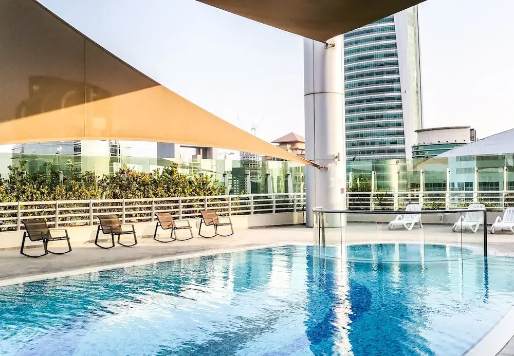 Yogi - Marina Marvel Luxurious 1BR Apt at Al Shera Tower