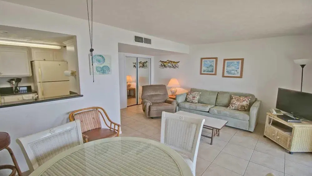 123 - 1 Br Condo