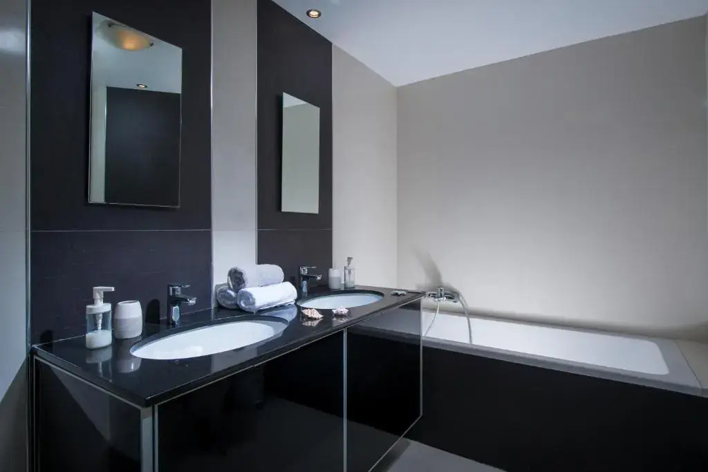 Coast Suite-Luxury Central Beach House