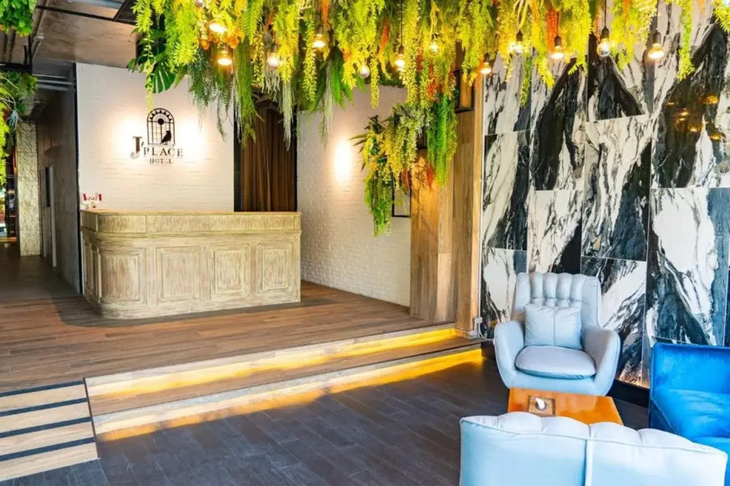 J PLACE HOTEL